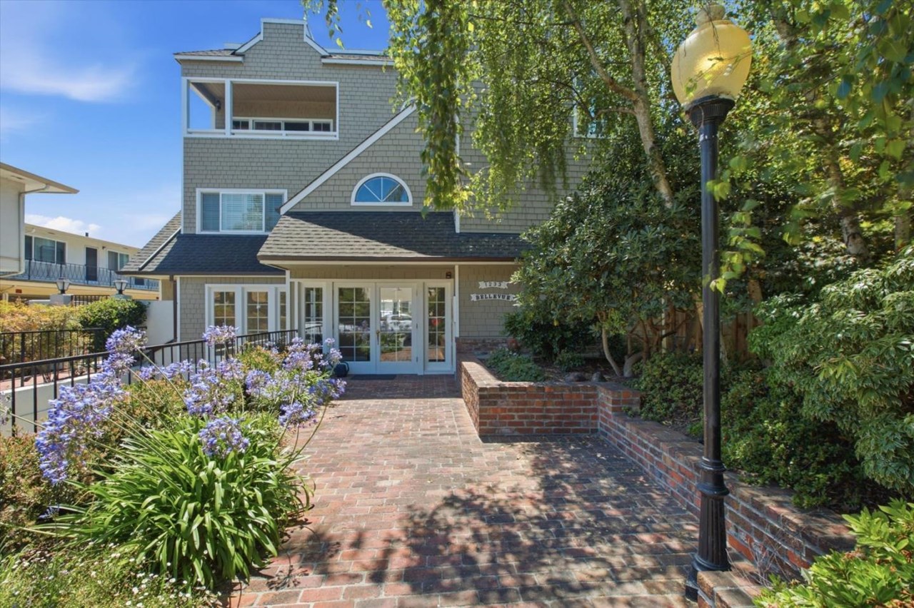 1233 Bellevue Avenue 9